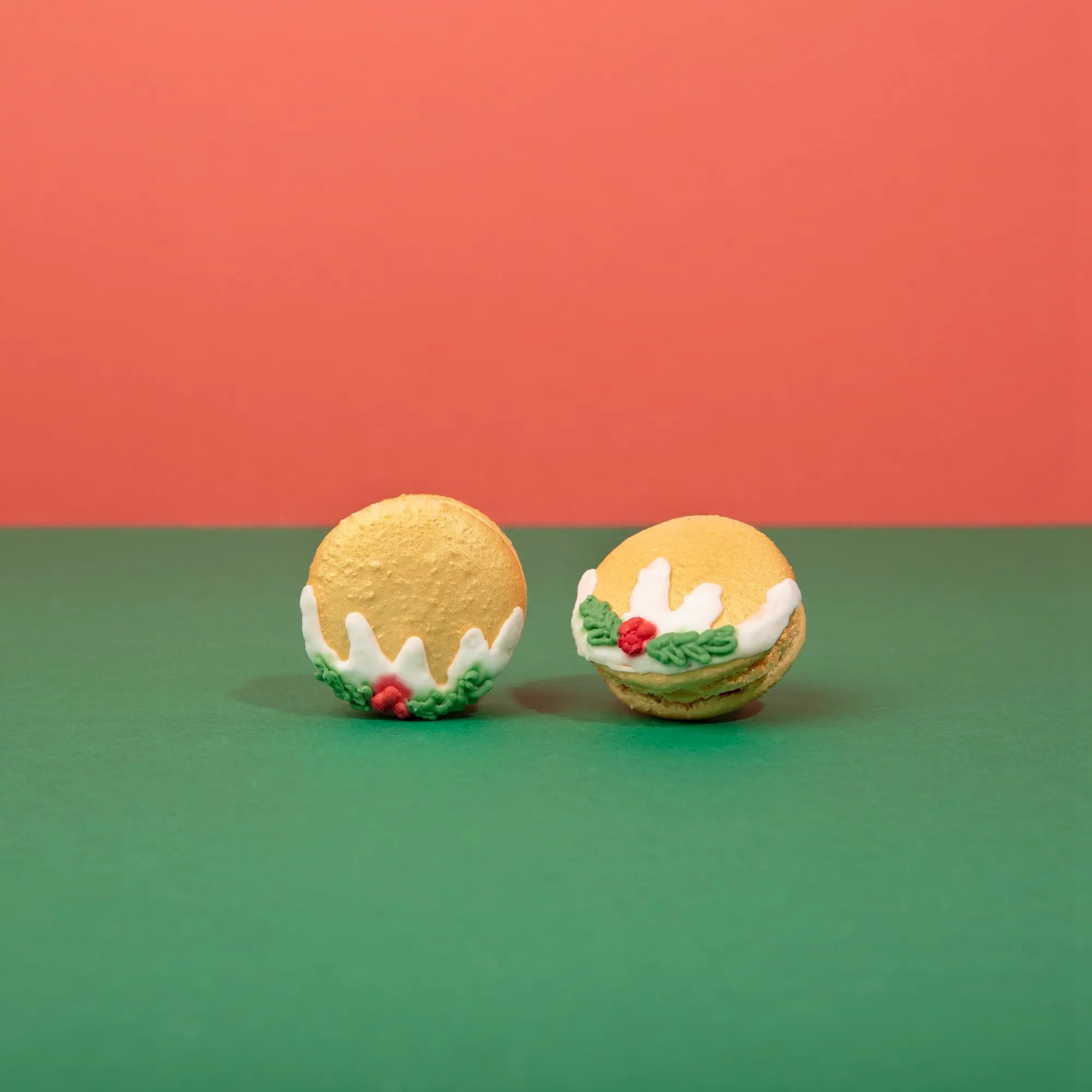 Christmas pudding macarons